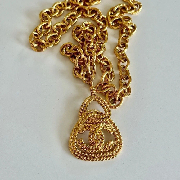 CHANEL Necklace - Picture 2 of 7